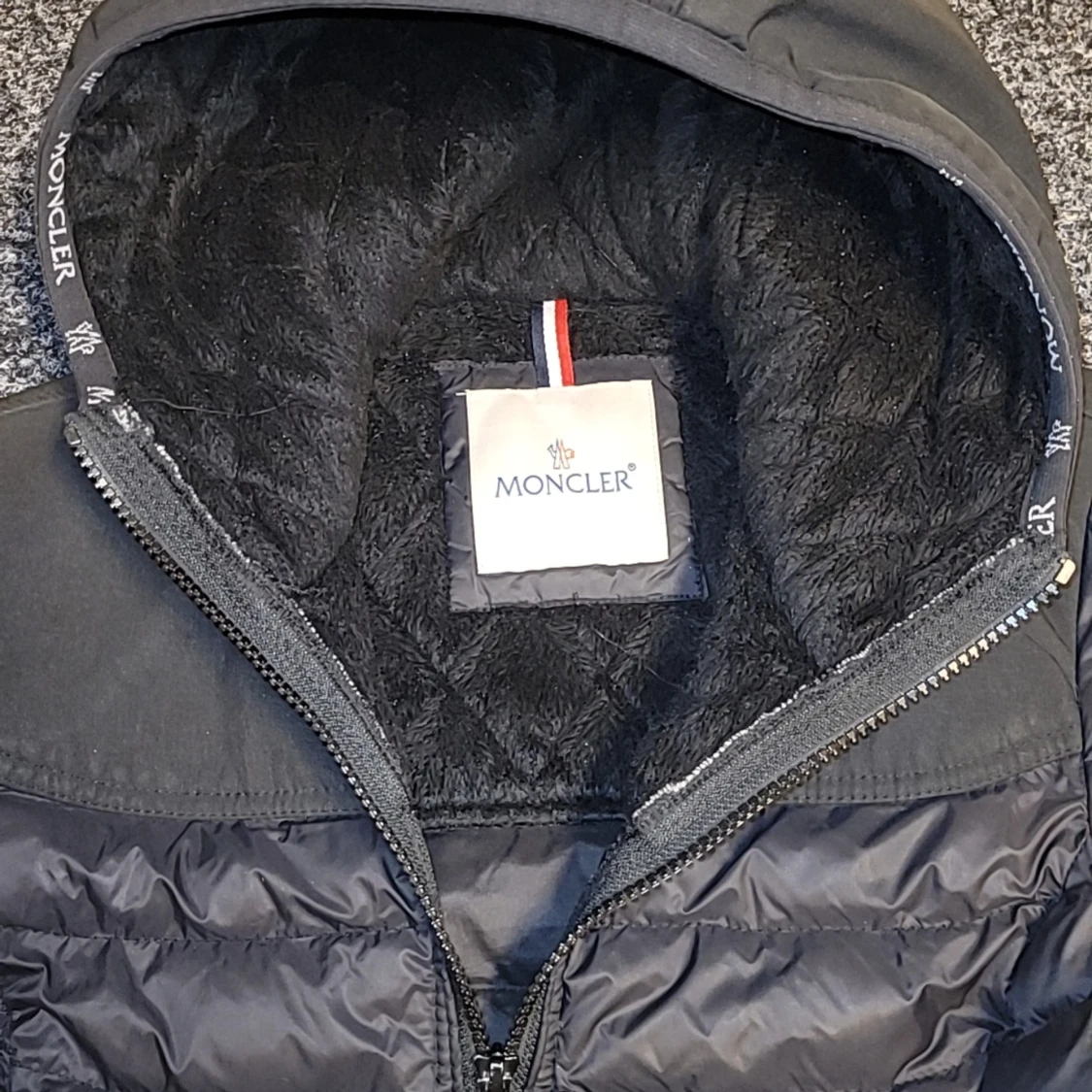 Svart dunjacka från Moncler - 1