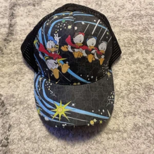 Svart keps  - En keps från g mycket bra skick 