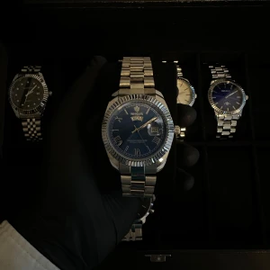 Klockor - Klockor i olika färg till salu!! 3st kvar just nu. Pris: 300kr/klocka vid köp av en. 2 för 550. 3 för 800