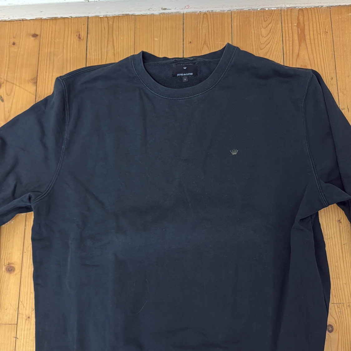 Svart sweatshirt från Junk de Luxe - 1