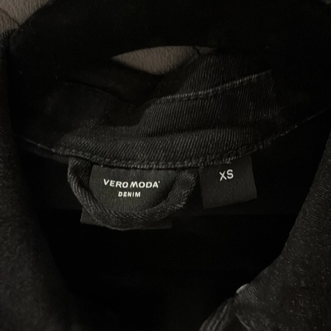 Svart jeansjacka från Vero Moda - 1