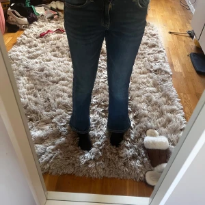 Snygga jeans från Gina tricot❤️ - Använda ungefär 3 gånger, priset kan diskuteras❤️passar xxs, xs och lite s, beror på💗