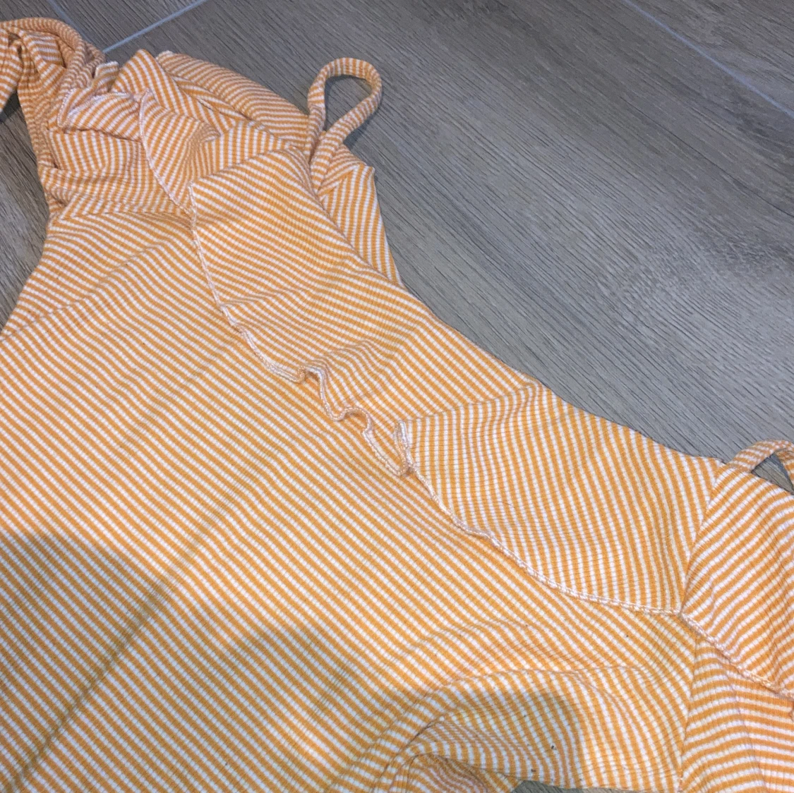 Gul- och vitrandig offshoulder-top från Gina Tricot - 1