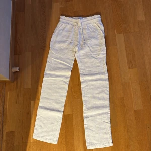 Vita linnebyxor skagen clothing - Säljer nu ett mina vita linnebyxor från Skagen clothing i storlek XS då de är för små. Nypris 800 och de är i nyskick 
