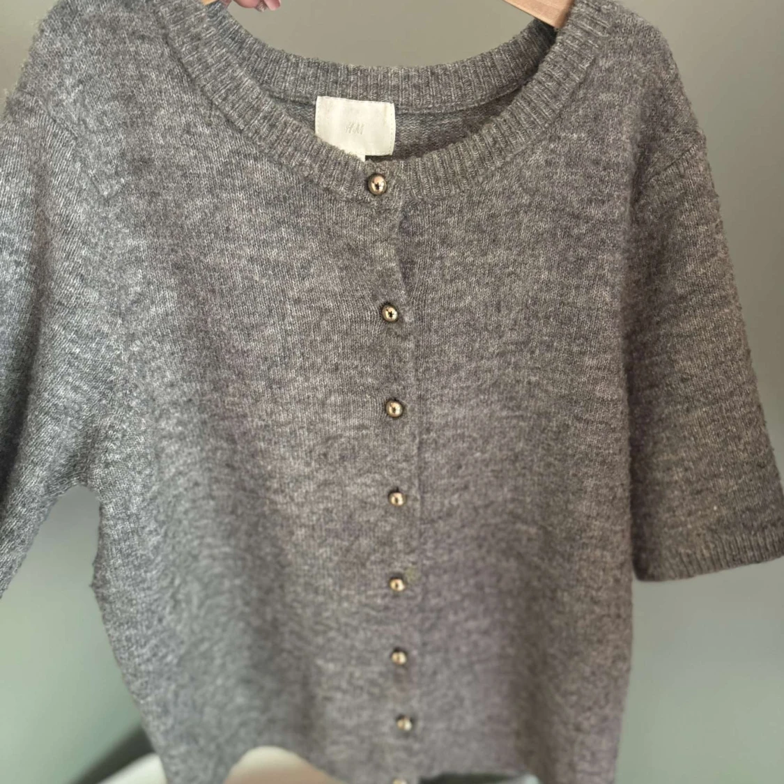 Grå stickad kofta från H&M - 1