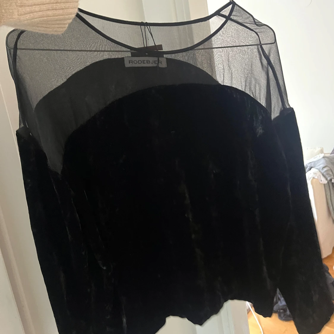 Svart tröja med mesh  - 1