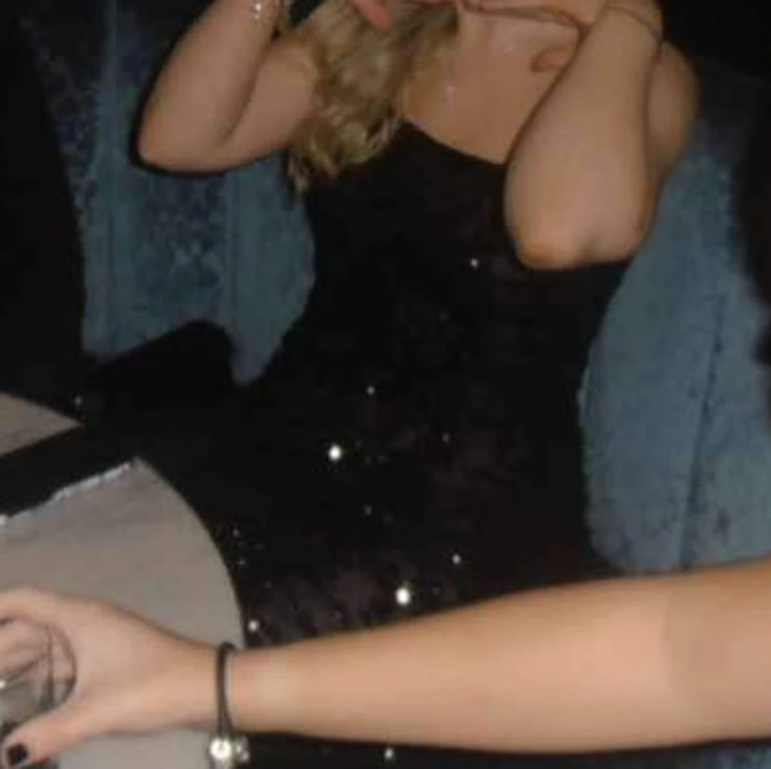 Glittrig långklänning från Bikbok - 3