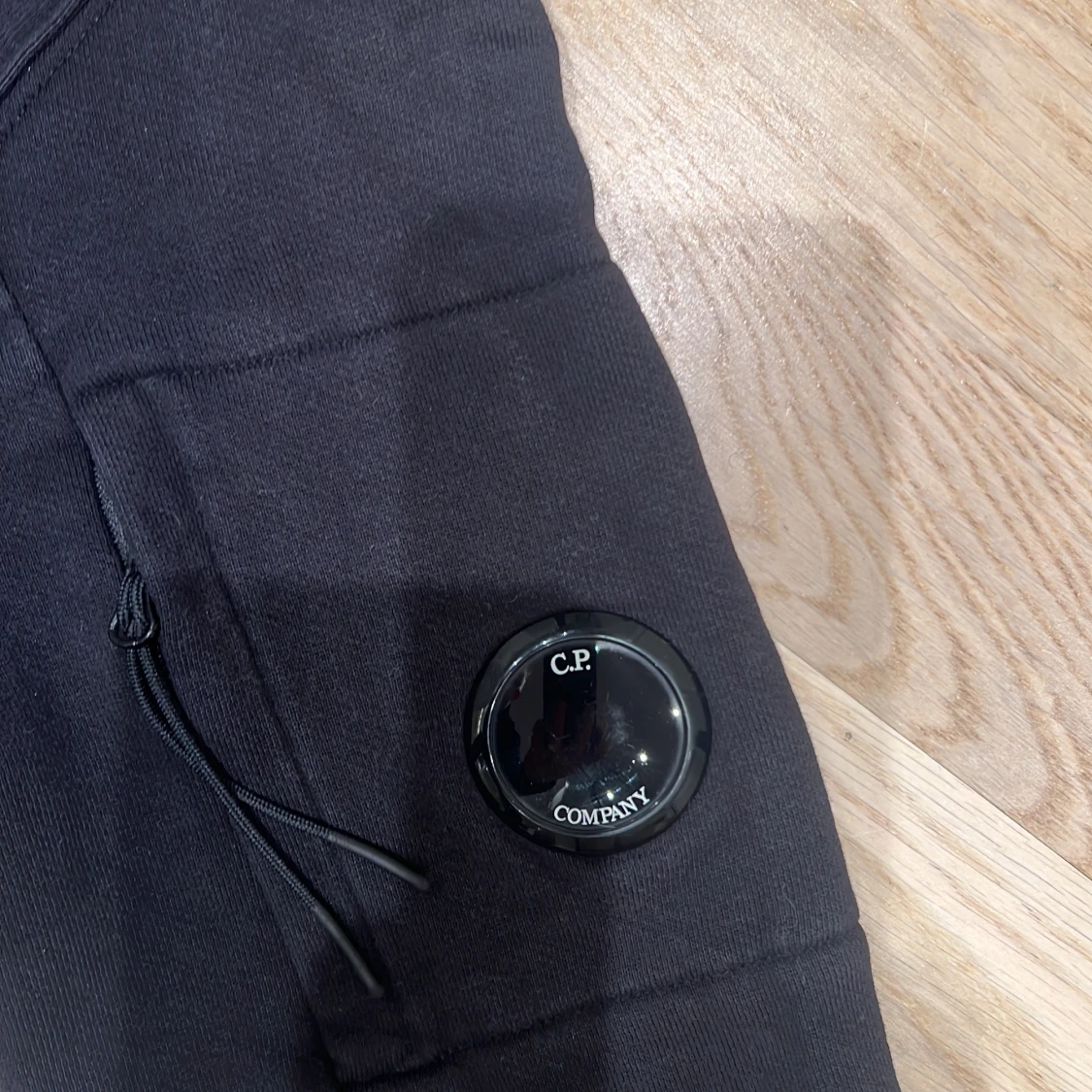 Svart hoodie från C.P. Company - 1