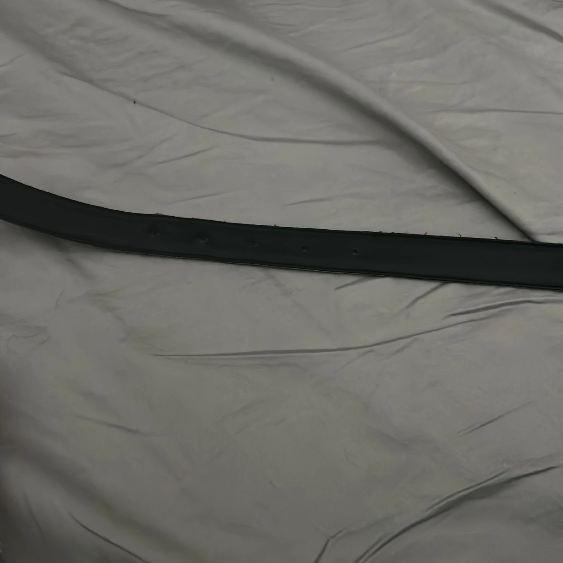 Svart bälte med gulddetaljer - 4