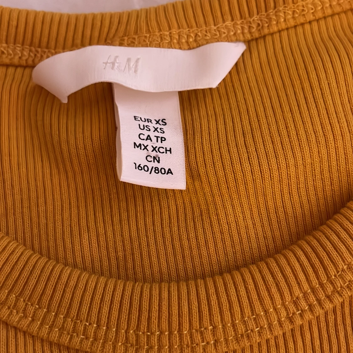 Gul ribbad linnetopp från H&M - 1