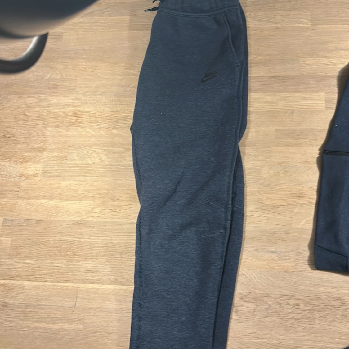 Mörkblå hoodie från Nike. Nike tech. - 3