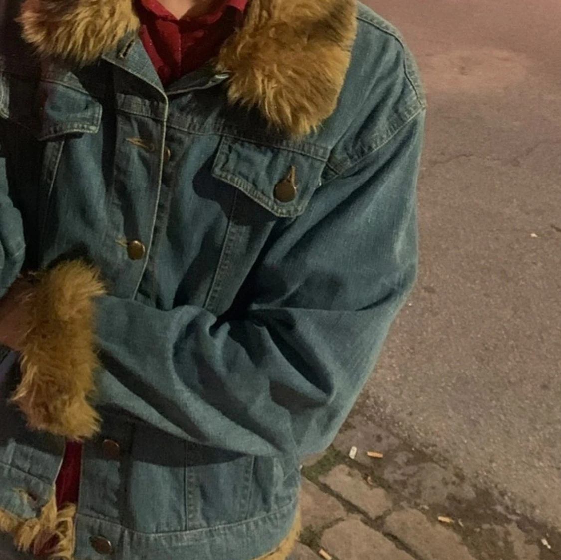 Blå denimjacka med krage - 2