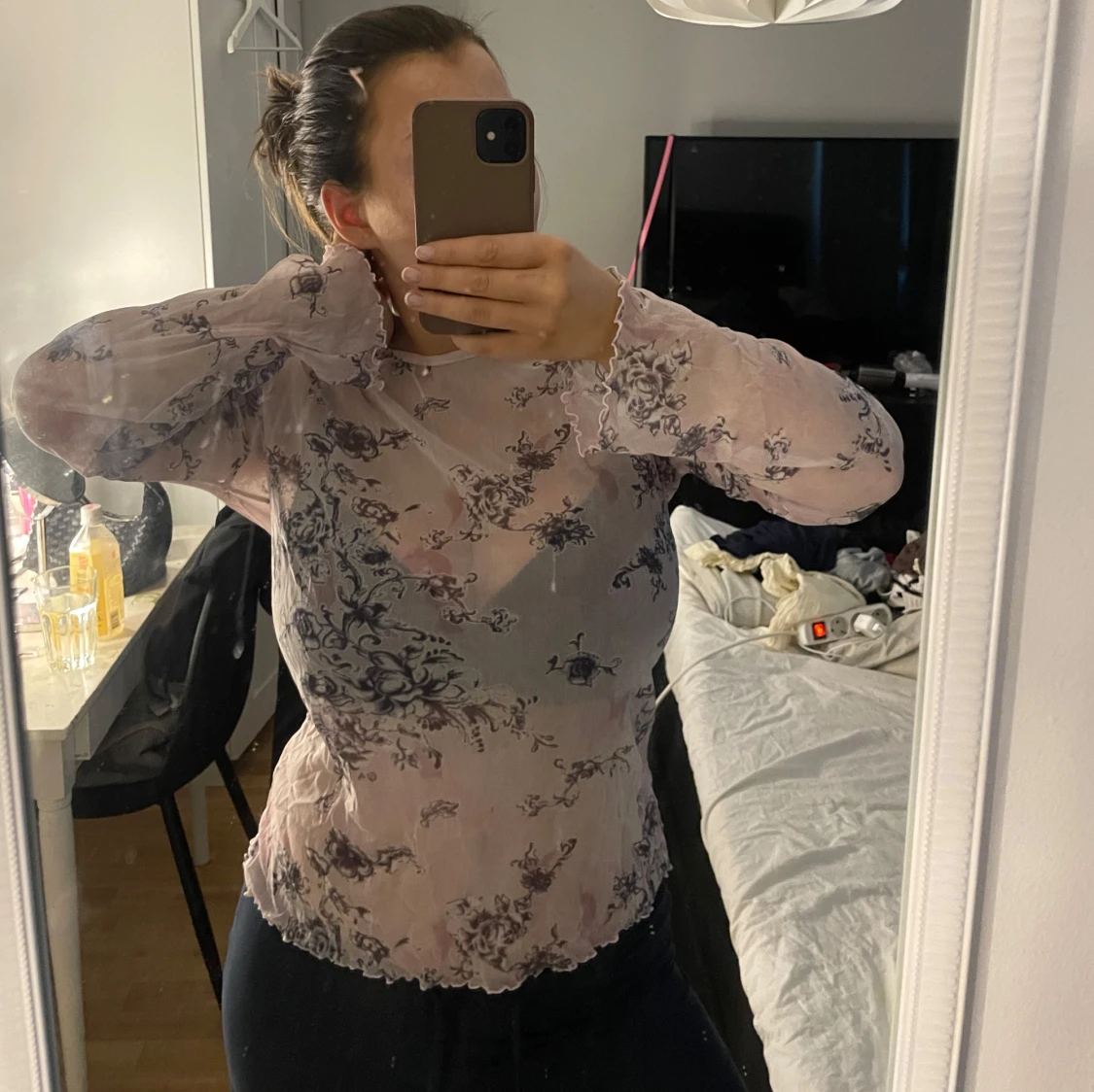 Blommig långärmad topp  - 1