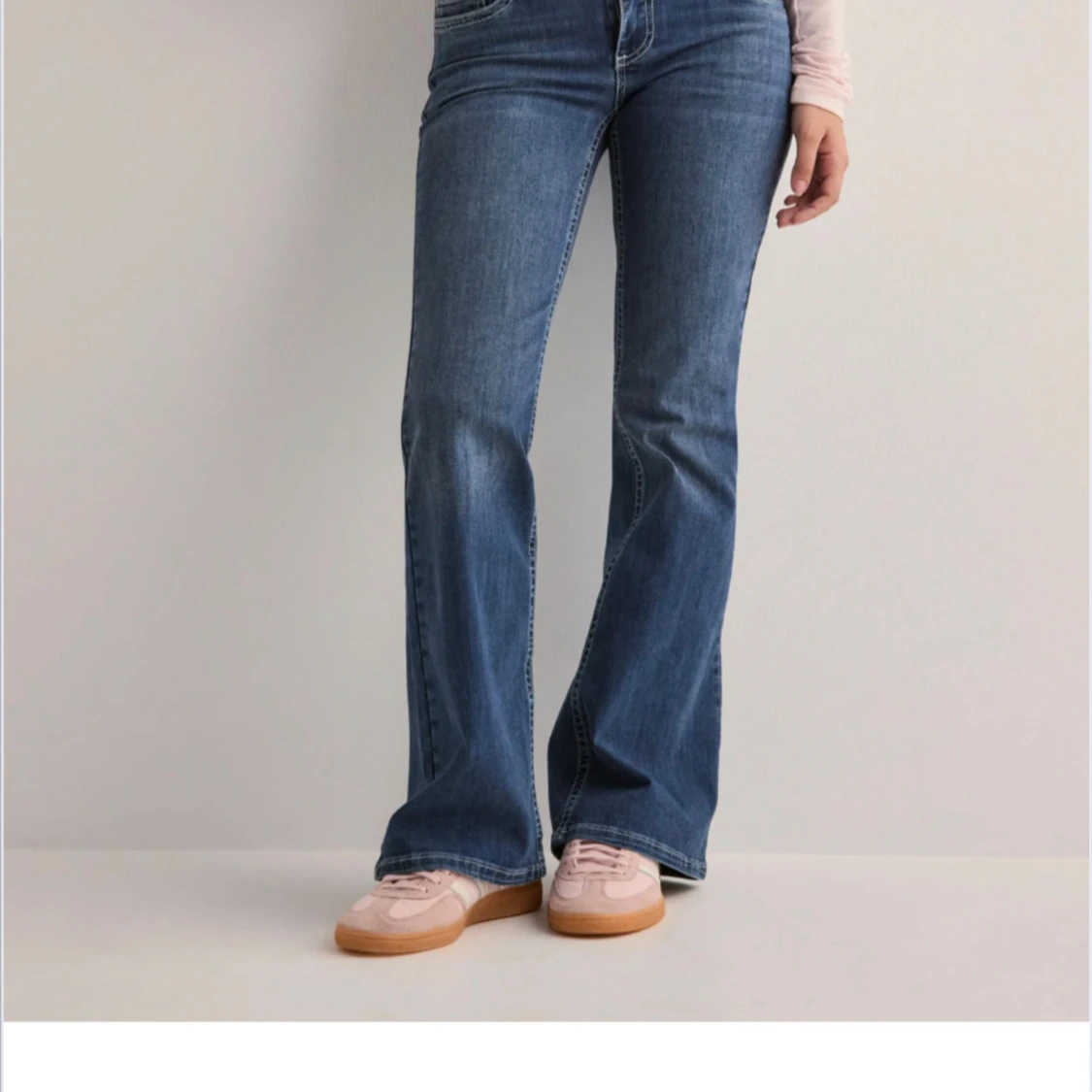 Blå bootcut jeans