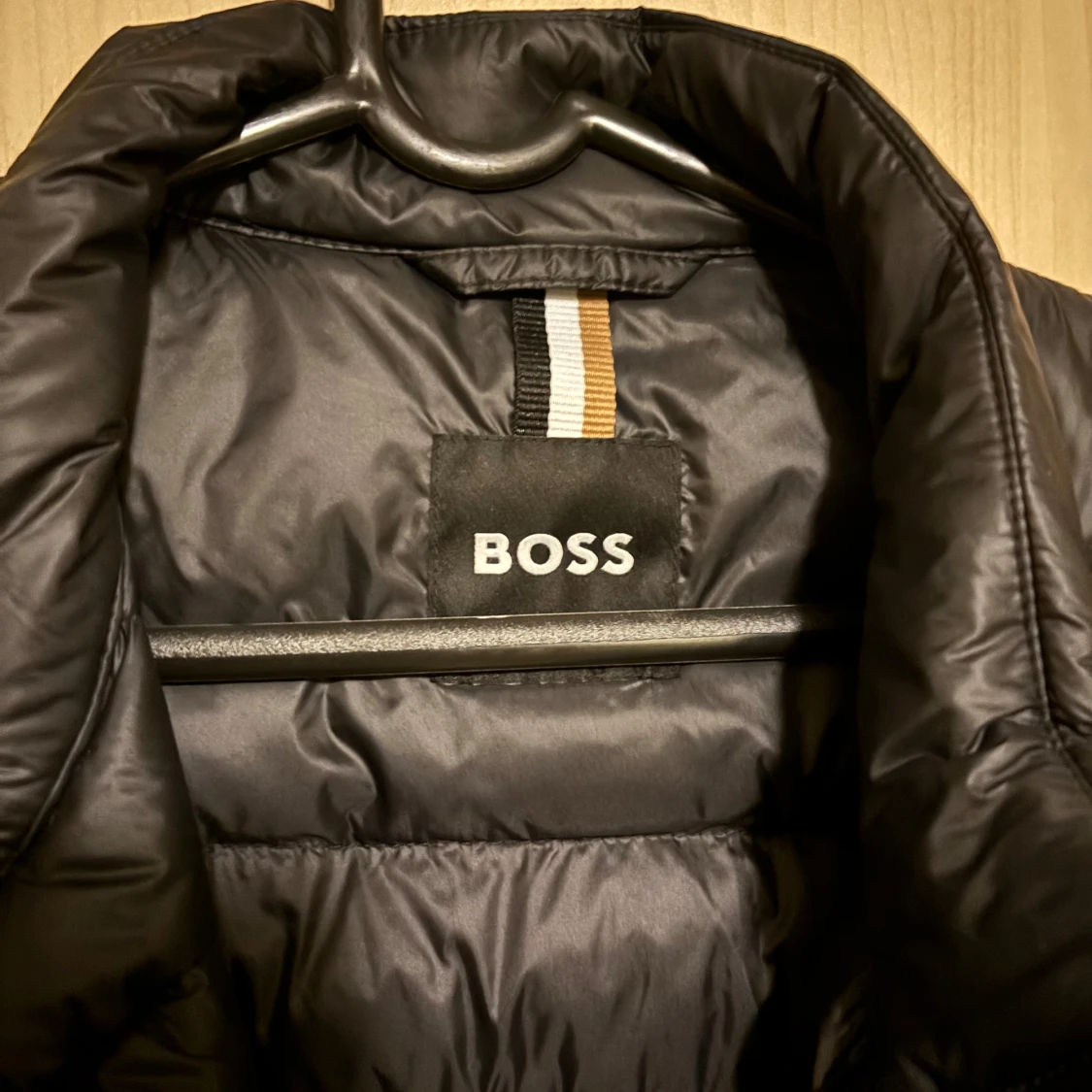 Svart quiltad väst från Boss - 1