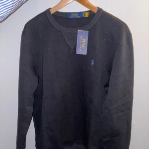 Ralph lauren tröja - Svart Ralph lauren tröja. Helt ny (tagg finns kvar) 