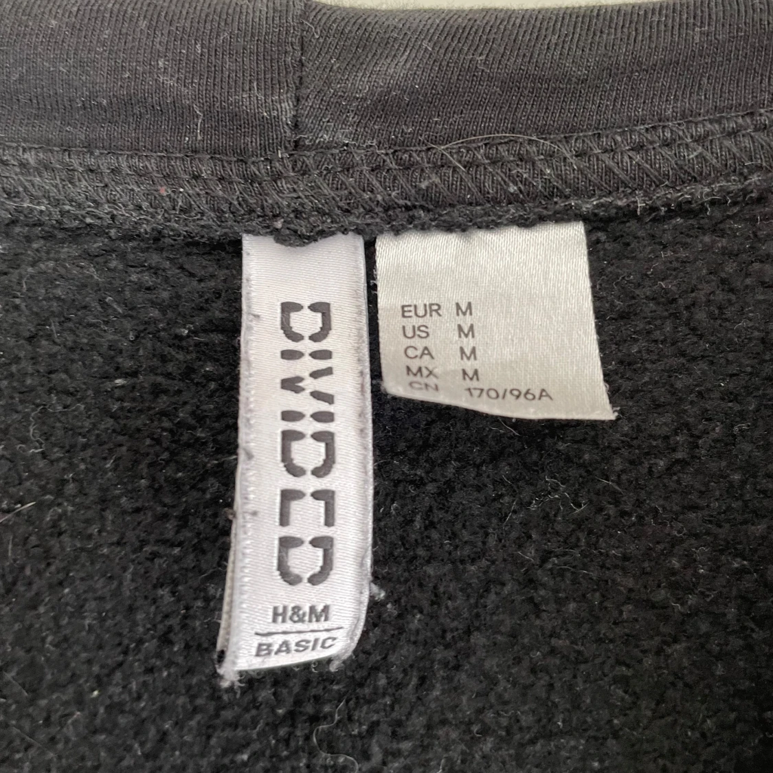 Svart hoodie från H&M Divided - 1