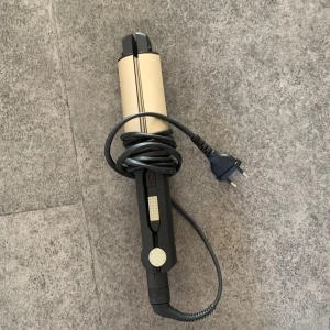 Plattong  - Jag säljer en plattong, man kan välja mellan 3 olika temperaturer och sladden är lång. 