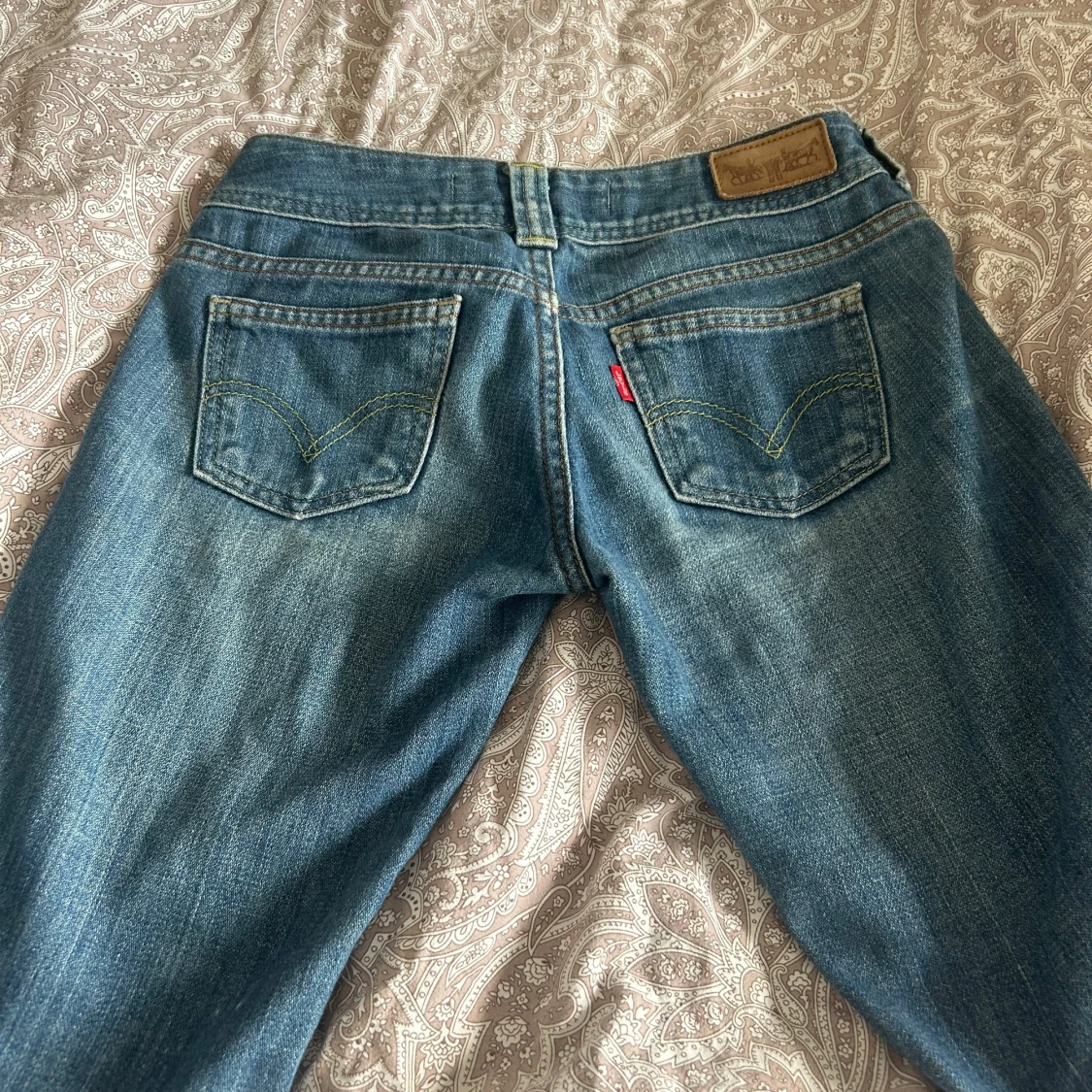 Blå bootcut jeans från Levi's - 3