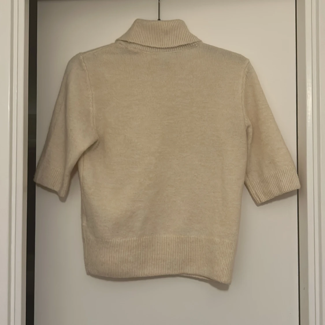 Beige polotröja från H&M - 1