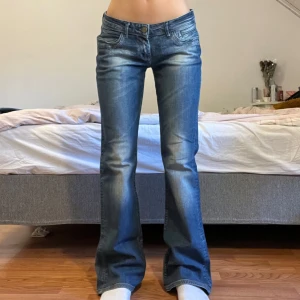 Jeans  - Midjemått: 38cm, innerbenslängd: 84cm 💖
