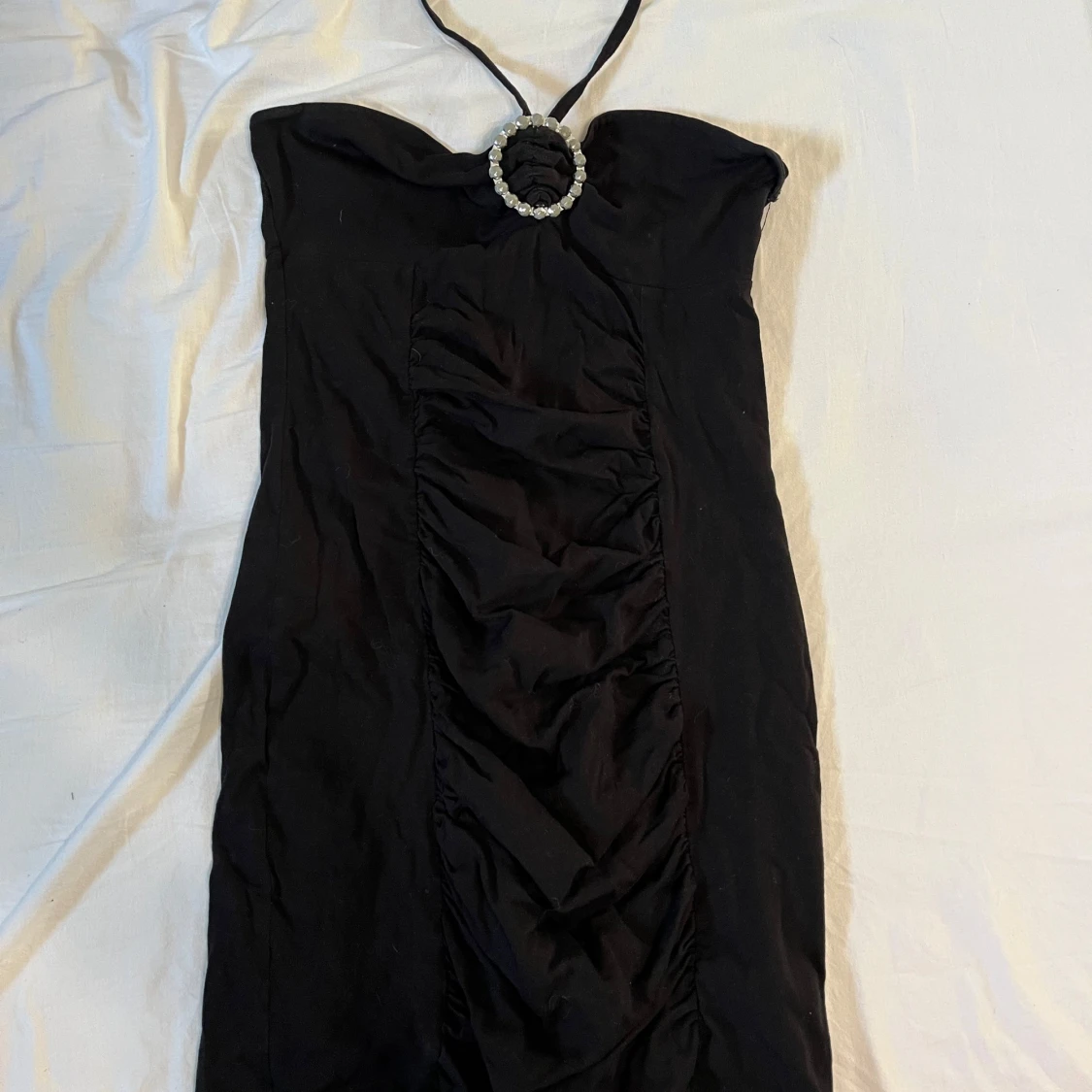 Svart y2k halterneckklänning från Gina tricot