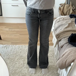 Lowwaist bootcut jeans - Fint skick, från Gina young