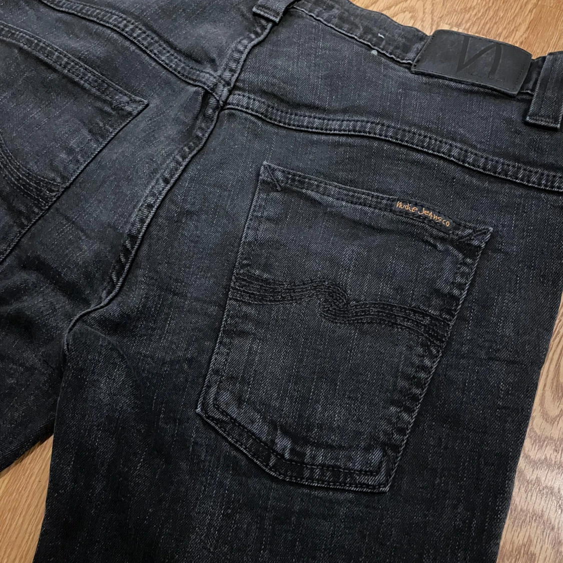 Svarta Nudie Jeans - 1