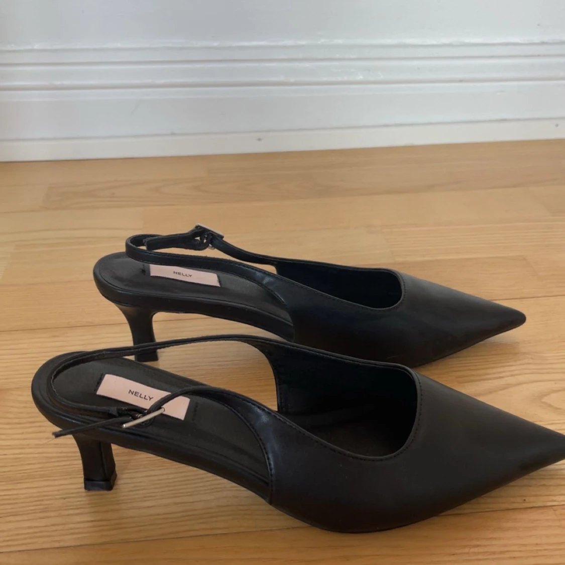 Svarta pumps från Nelly