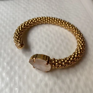 Caroline Swedbom armband  - Största modellen, jättefin sten🩷