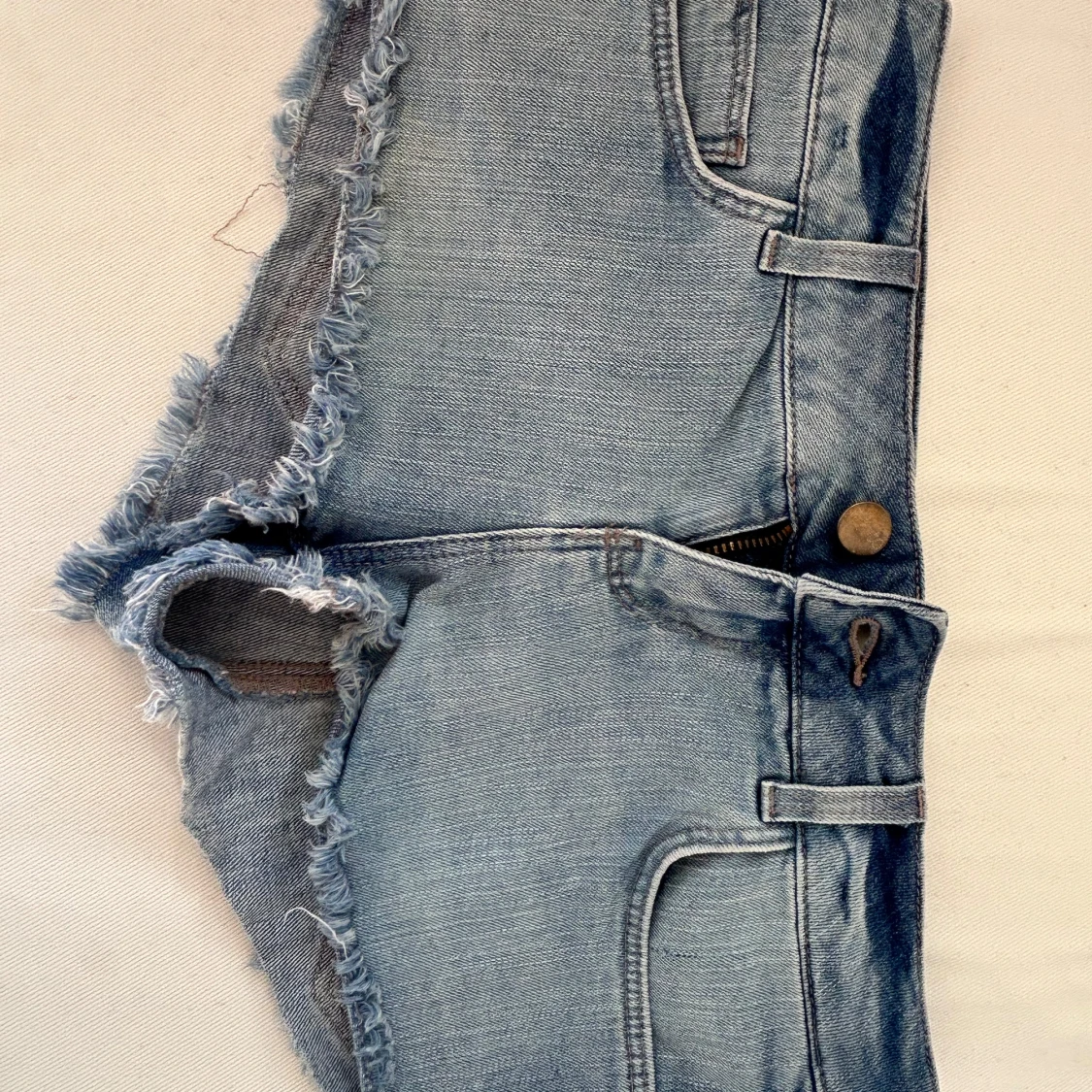 Ljusblå jeansshorts med fransar från Topshop Moto