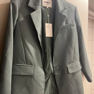 Mynta grön oversized kavaj - Jätte fin oversized kavaj som är perfekt nu inför sommaren! 