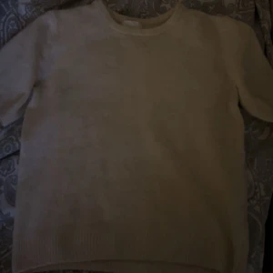 Beige stickad tröja hm  - stickad t shirt från hm🩷