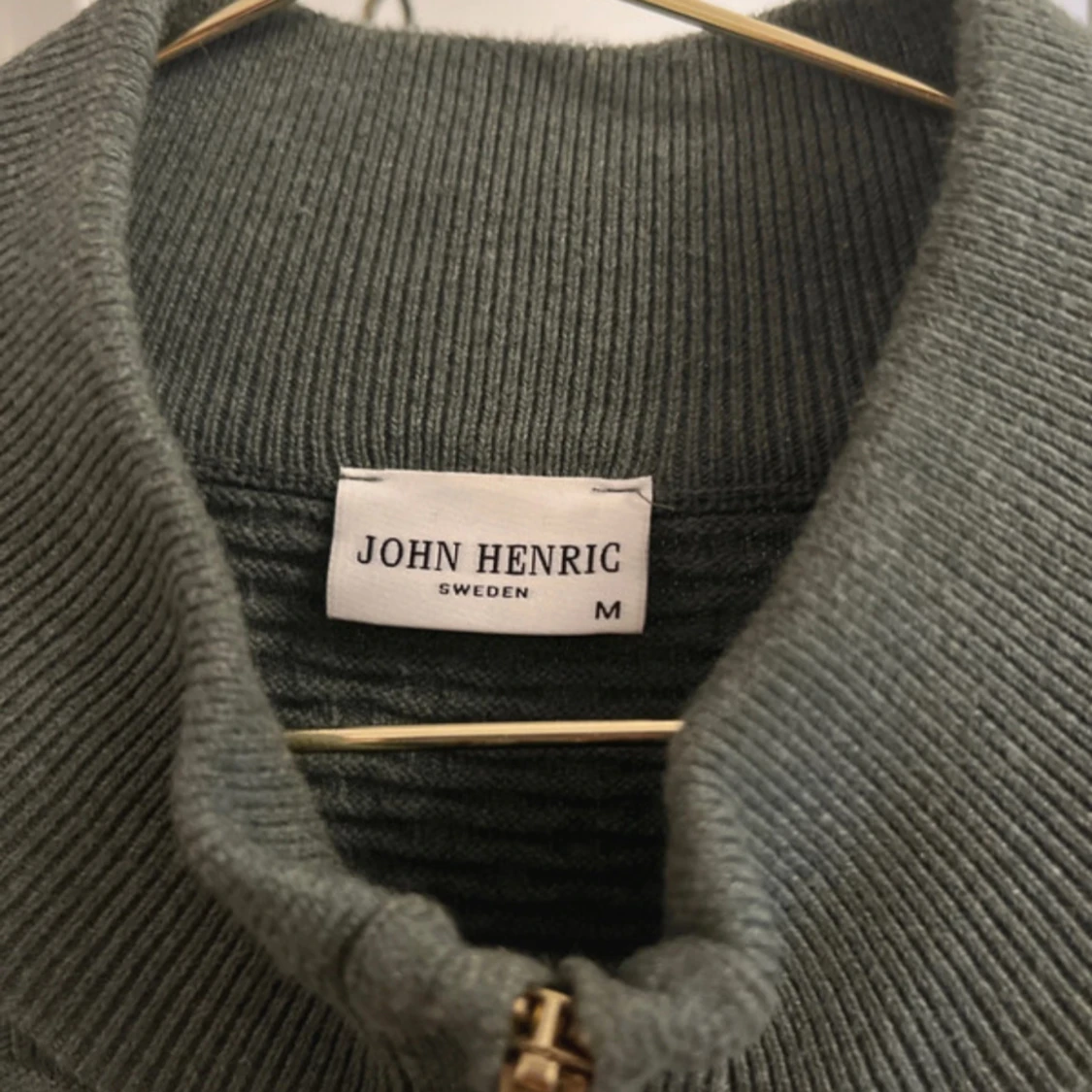 Mörkgrön stickad kofta från John Henric - 2