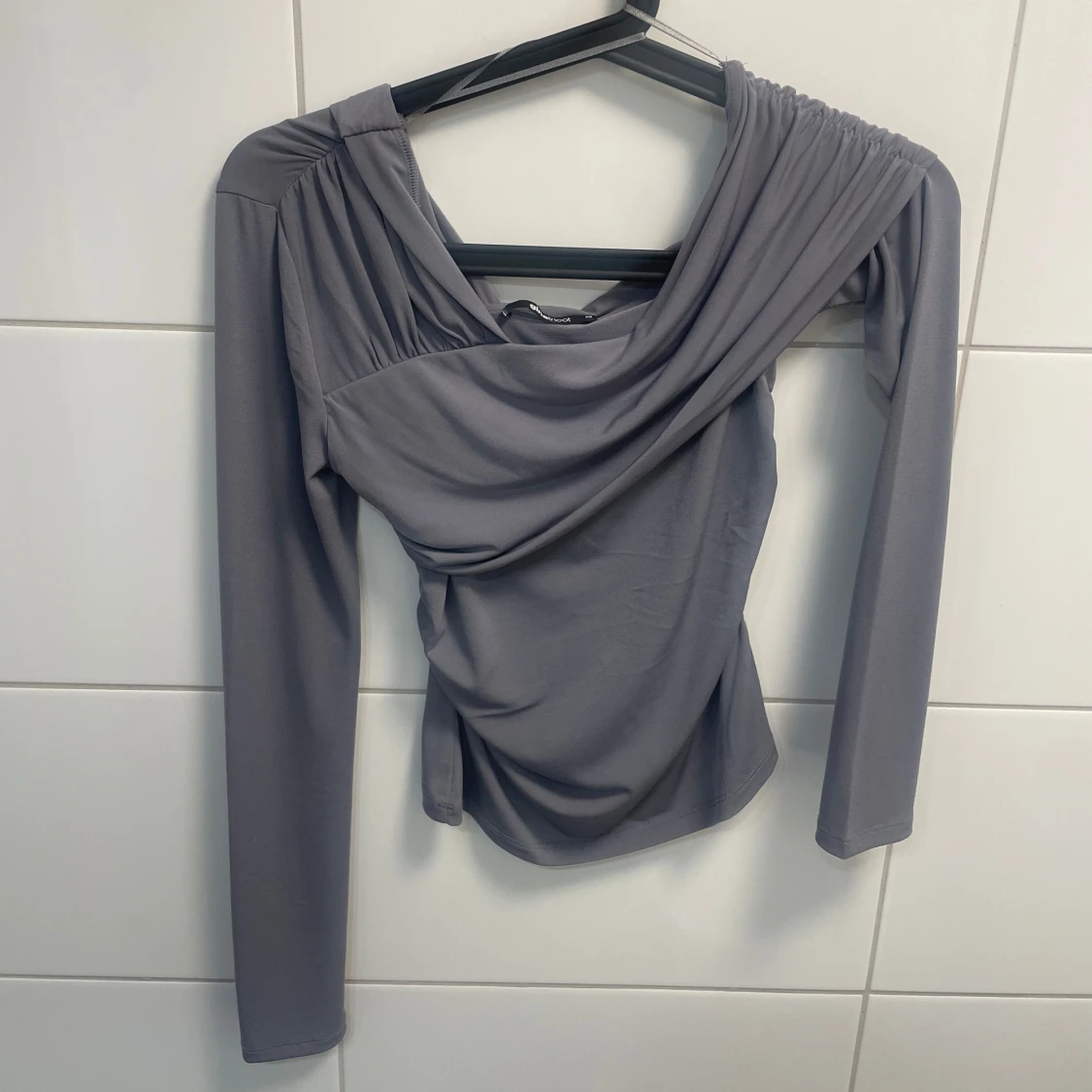 Grå/blå offshoulder topp