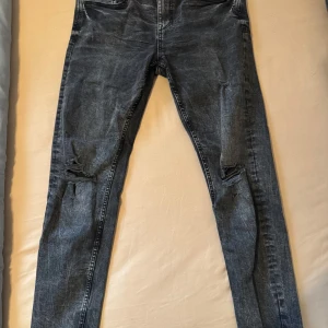 Jeansen  - Jeans från FSBN  började sälja mitt garderob så ni kan kontakta mig för den minsta 