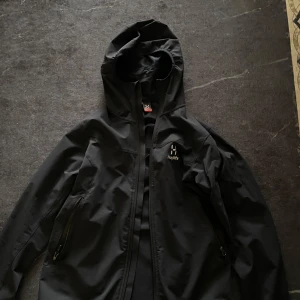 Haglöfs goretex jacka - inte min stil längre