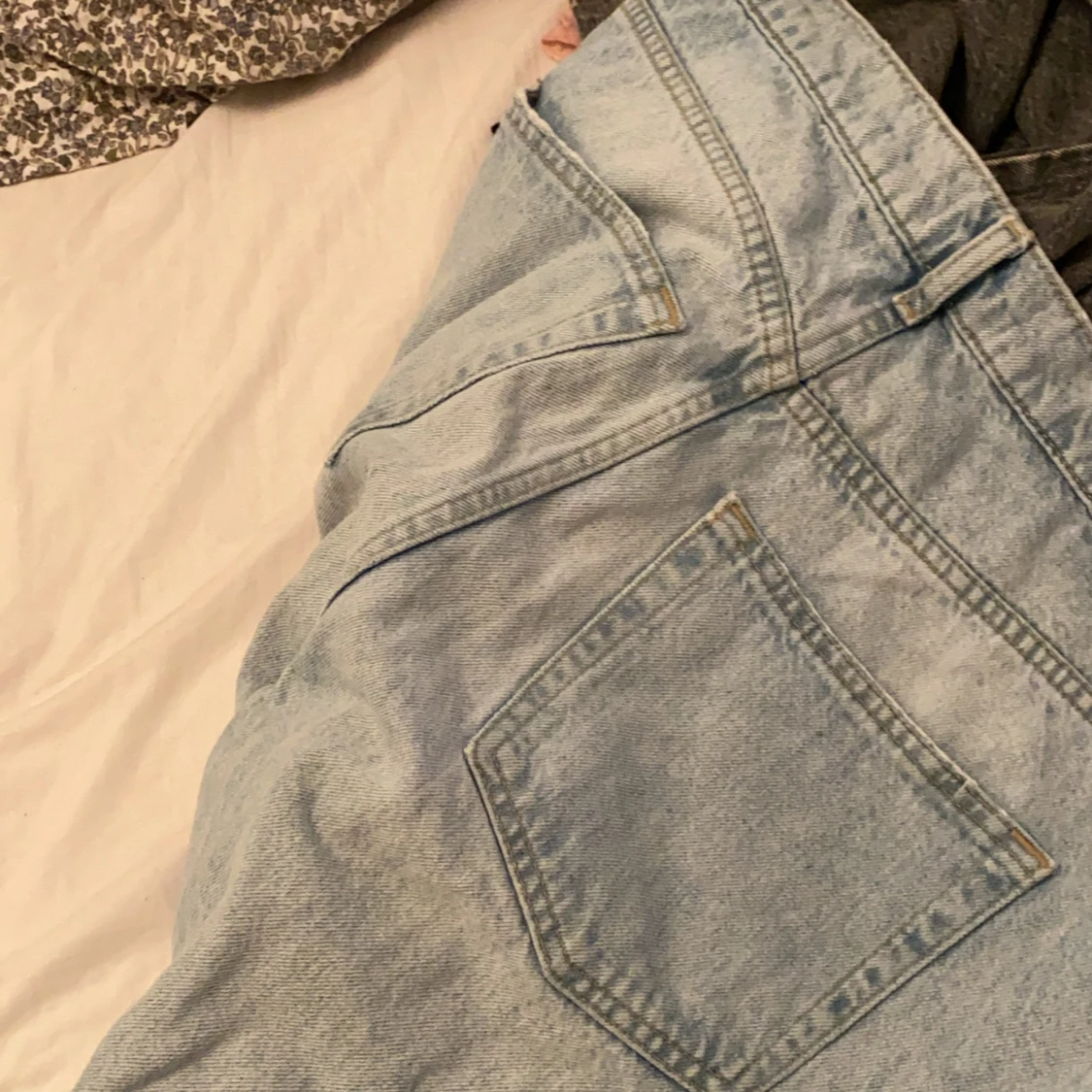 Ljusblå slitna jeans från Perfect Jeans - 2