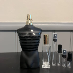 Le male le parfum samples - Le male le parfum är en toppenbra maskulin parfym som är toppenbra val till att få en välkomnande aura. 1ml 19/2ml 29/ 5ml 59/ 10ml 109/ 30ml 305kr