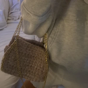 virkad väska  - virkad stella marcartny liknande väska, så fin men kommer tyvärr inte till användning 