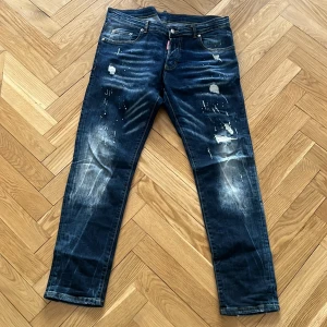 Dsquared2 Jeans - Dsquared jeans helt äkta,Nypris 5500kr, storlek 44