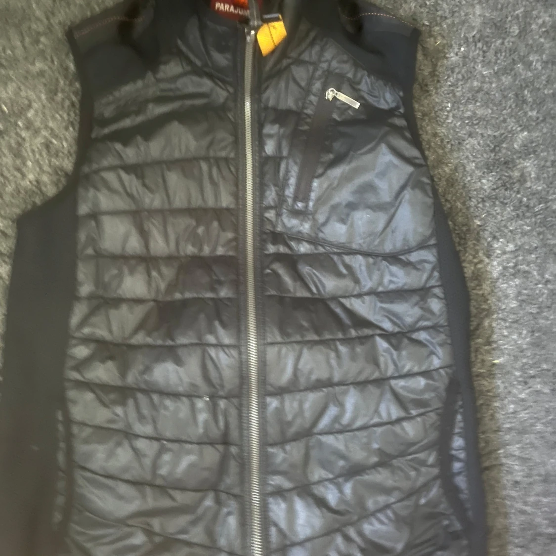 Svart dunväst från Parajumpers