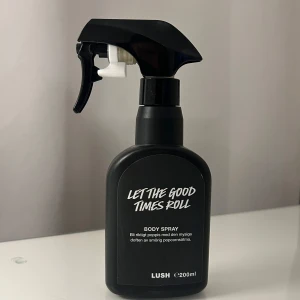 Lush Let The Good Times Roll Body Spray - Body Spray från Lush, Let The Good Times Roll. Mer än halva kvar.
