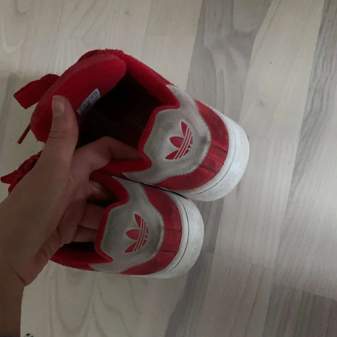 Röda Adidas Campus sneakers i mocka - 3