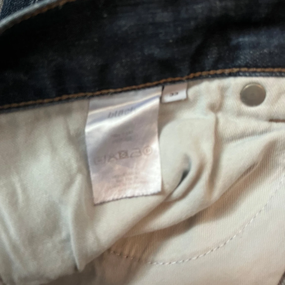Mörkblå jeans från Bläck - 2