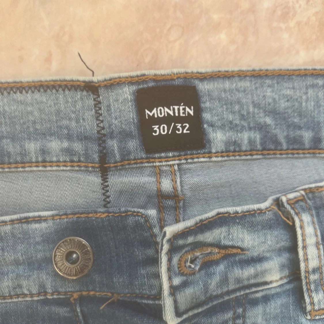 Ljusblå jeans från Montén 30/32 - 1