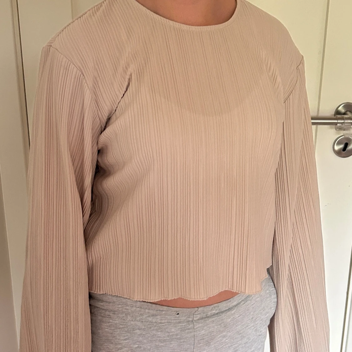 Beige ribbad croppad blus