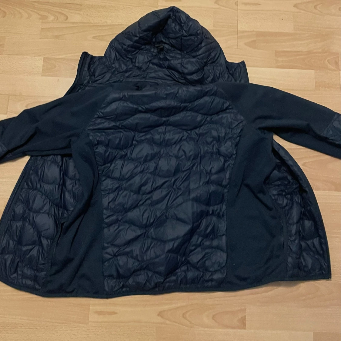 Mörkblå Peak Performance pufferjacka - 2