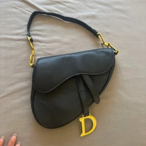 Svart  Saddle Bag axelväska - Helt okej skick! Superfin väska