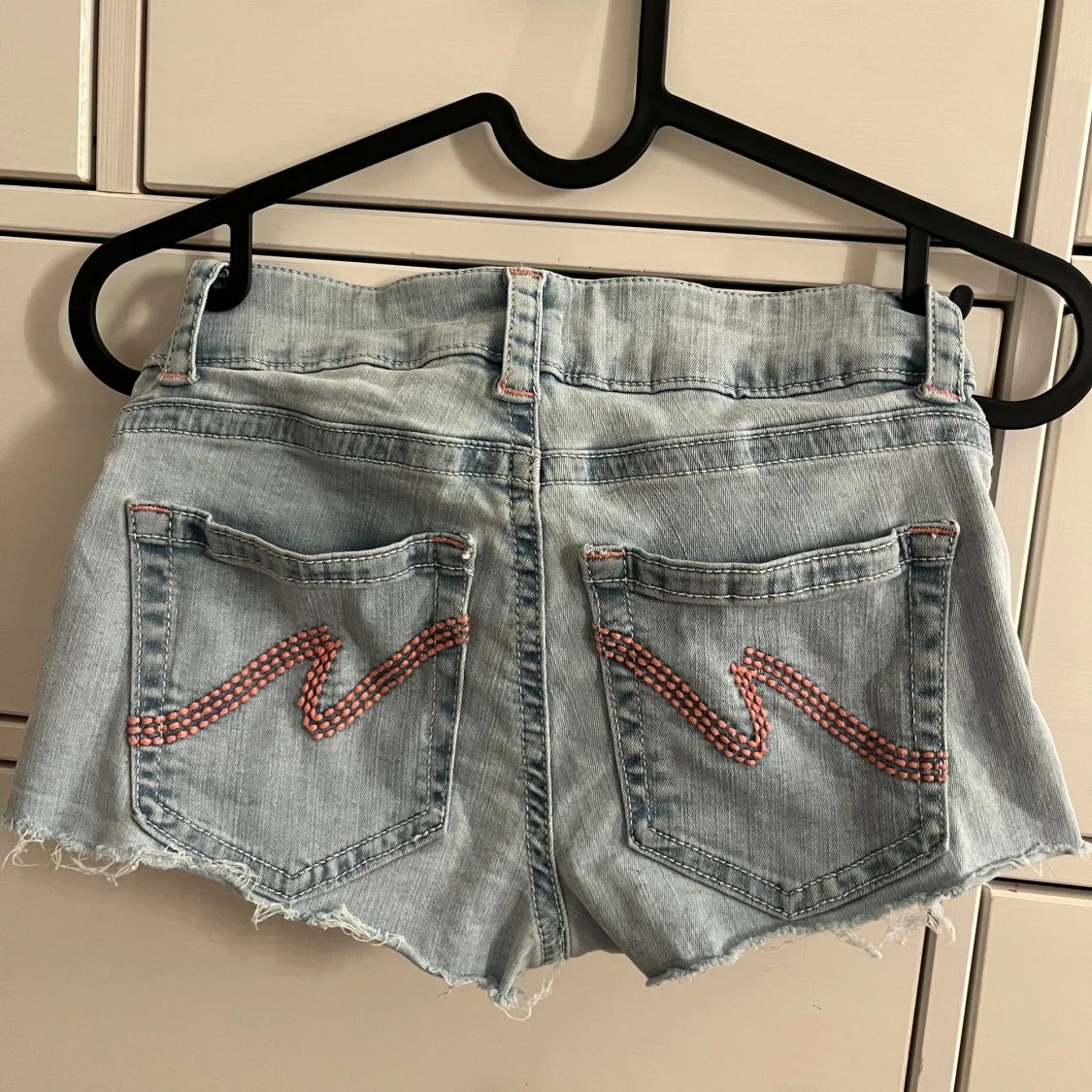 Ljusblå jeansshorts från Nelly - 1